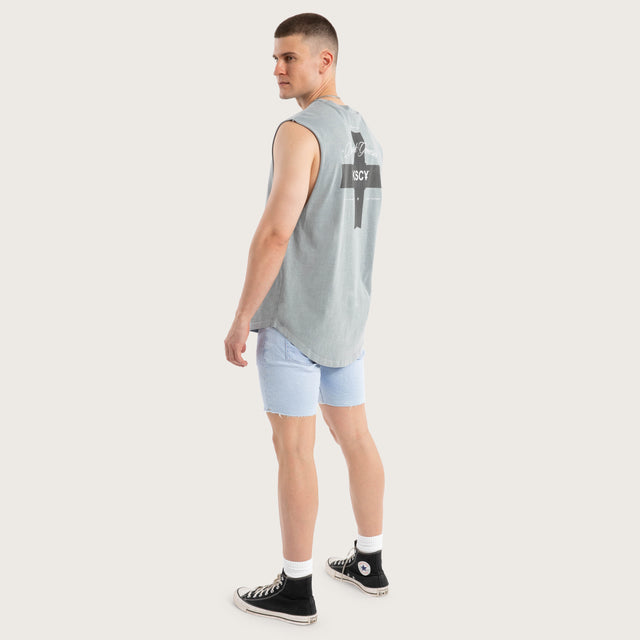 Model wears Rushify Dual Curved Muscle Pigment Ultimate Grey Muscle Tees in Grey - Image 5