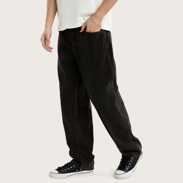 Model wears K6 Baggy Wide Leg Jean Washed Black Pants in Black - Image 3