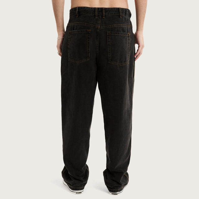 Model wears K6 Baggy Wide Leg Jean Washed Black Pants in Black - Image 5