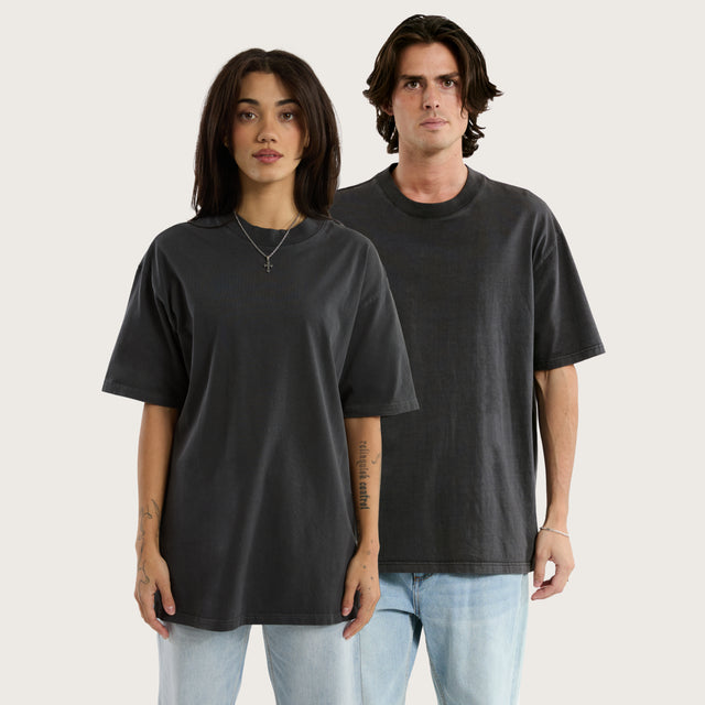 Model wears Brooks Heavy Box Fit Tee Pigment Asphalt T-Shirts in Grey - Image 1