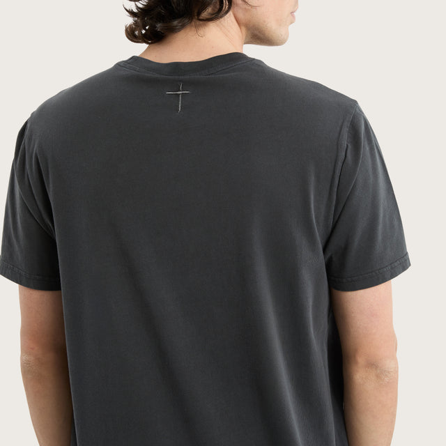 Model wears Prairie Dual Curved Tee Pigment Asphalt T-Shirts in Grey - Image 4