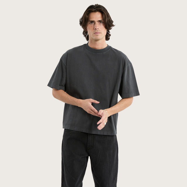 Model wears Gillette Heavy Crop Tee Pigment Asphalt T-Shirts in Grey - Image 1