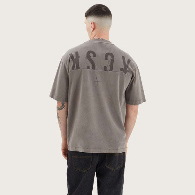 Model wears West Oversized Tee Pigment Iron T-Shirts in Brown - Image 3