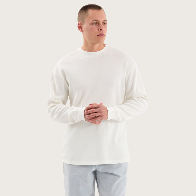 Model wears Calne Relaxed Longsleeve Tee Natural Waffle Longsleeve T-Shirts in Off-White - Image 1