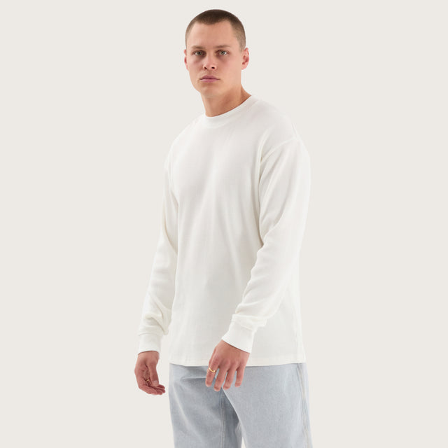 Model wears Calne Relaxed Longsleeve Tee Natural Waffle Longsleeve T-Shirts in Off-White - Image 2