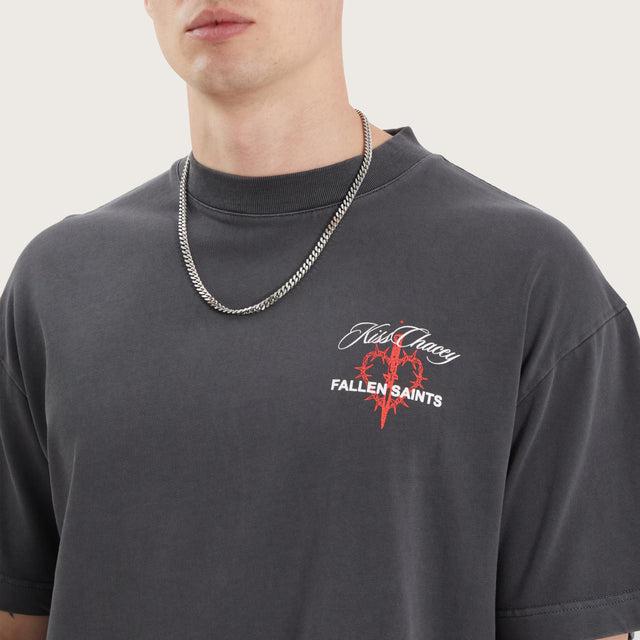 Model wears Volta Street Tee Pigment Asphalt T-Shirts in Black - Image 3