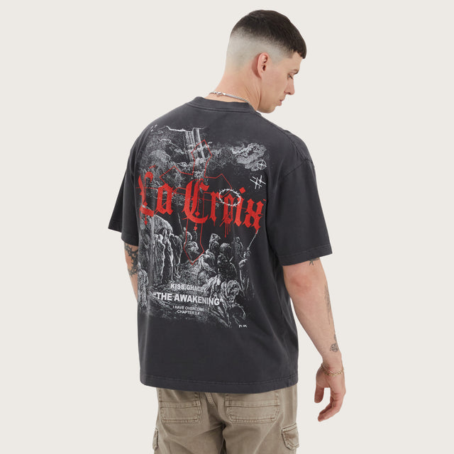 Model wears Tonle Street Tee Pigment Black T-Shirts in Black - Image 1