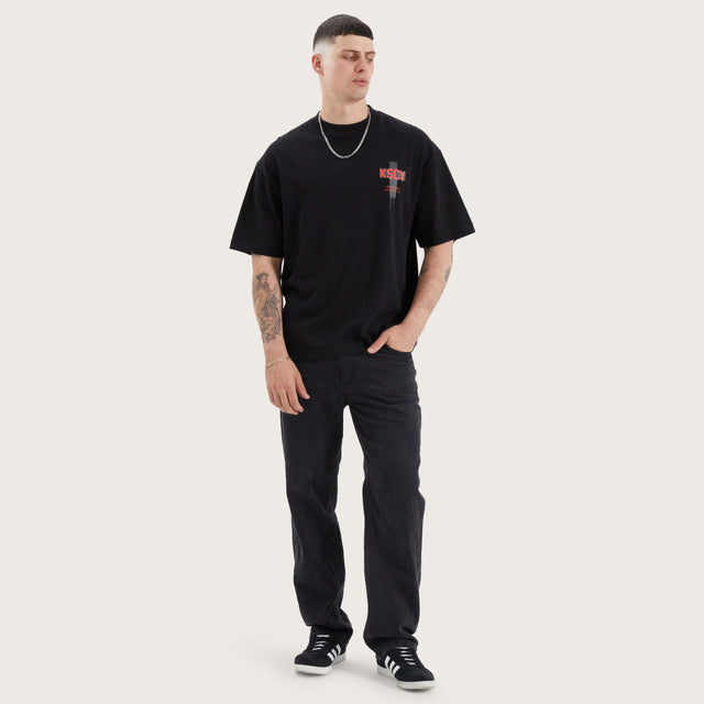 Model wears Corrib Street Tee Anthracite Black T-Shirts in Black - Image 4