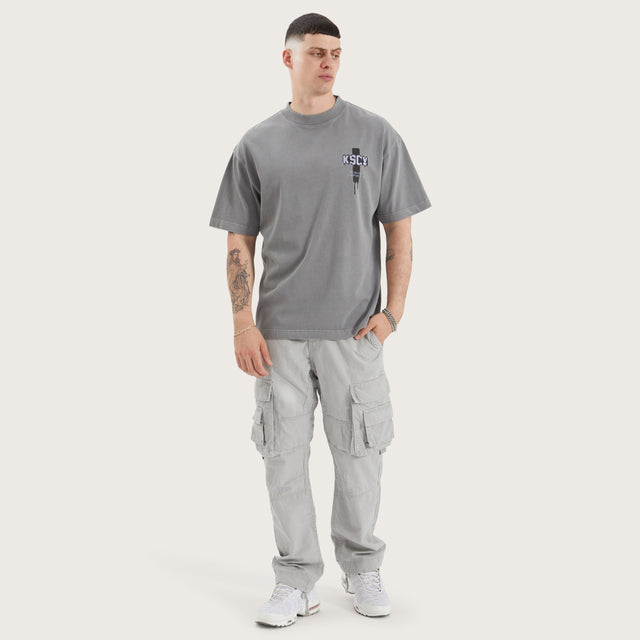 Model wears Corrib Street Tee Pigment Frost Grey T-Shirts in Grey - Image 4