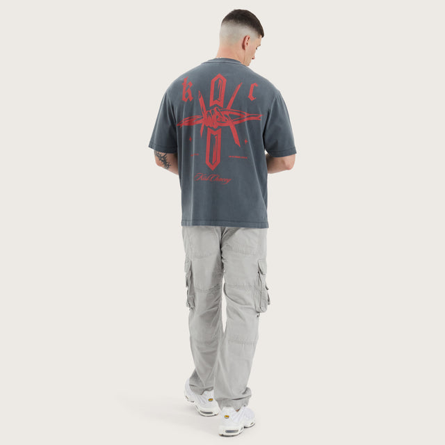 Model wears Ronge Street Tee Pigment Turbulence T-Shirts in Grey - Image 5