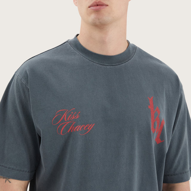 Model wears Ronge Street Tee Pigment Turbulence T-Shirts in Grey - Image 3