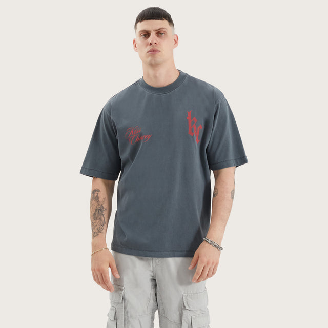 Model wears Ronge Street Tee Pigment Turbulence T-Shirts in Grey - Image 2