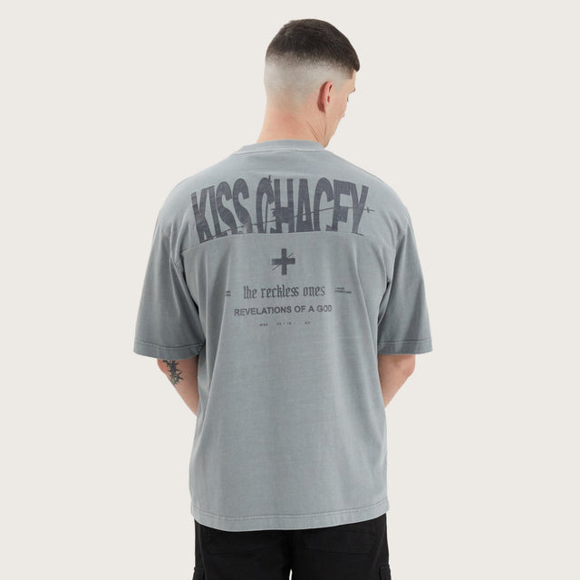 Model wears Wright Oversized Tee Pigment Neutral Grey T-Shirts in Grey - Image 1