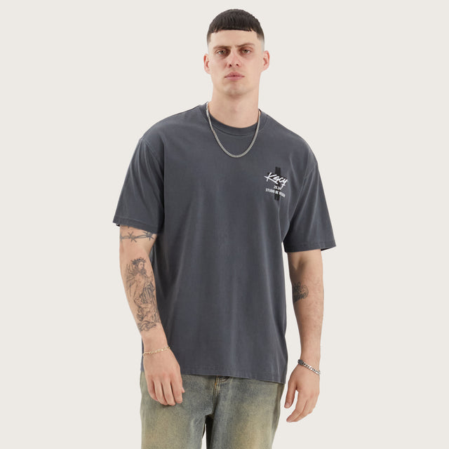 Model wears Wendel Box Fit Tee Pigment Asphalt T-Shirts in Grey - Image 2