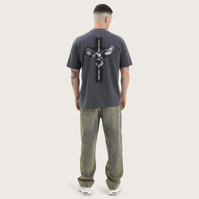 Model wears Wendel Box Fit Tee Pigment Asphalt T-Shirts in Grey - Image 5