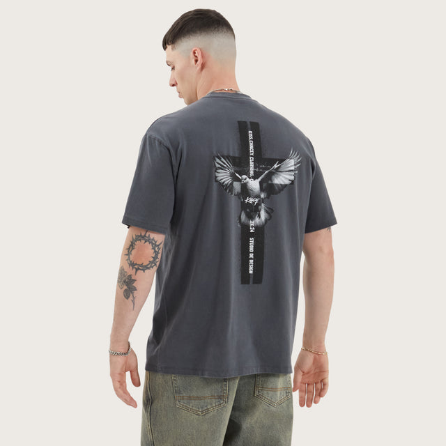 Model wears Wendel Box Fit Tee Pigment Asphalt T-Shirts in Grey - Image 1