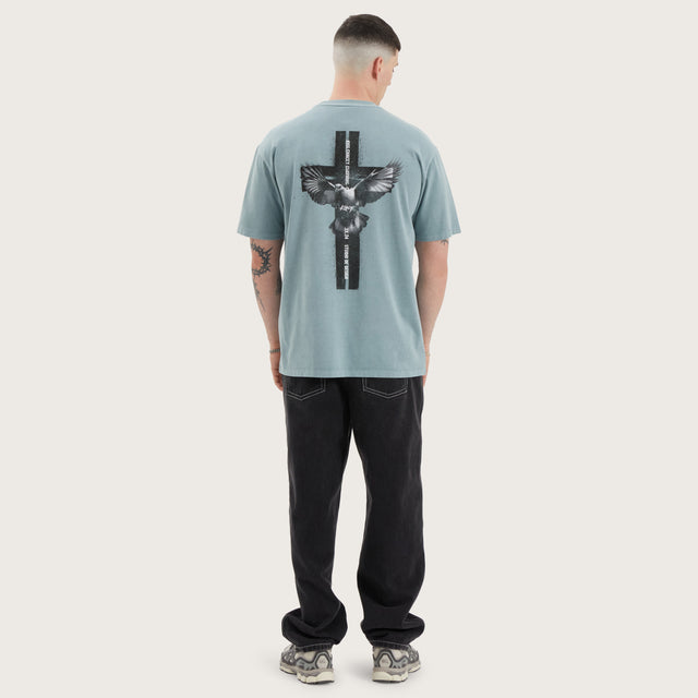 Model wears Wendel Box Fit Tee Pigment Lead T-Shirts in Green - Image 5