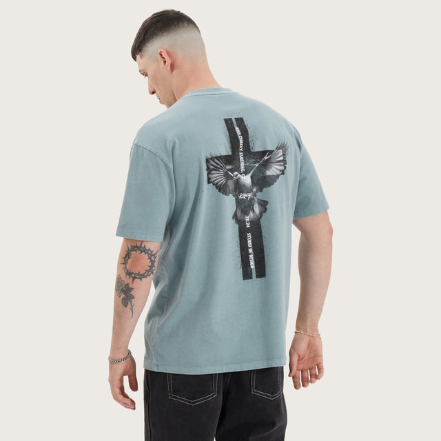 Model wears Wendel Box Fit Tee Pigment Lead T-Shirts in Green - Image 1