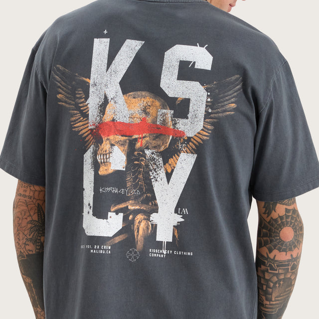 Model wears Macro Box Fit Tee Pigment Asphalt T-Shirts in Grey - Image 4