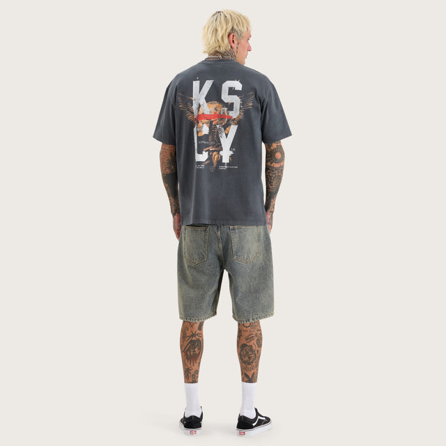Model wears Macro Box Fit Tee Pigment Asphalt T-Shirts in Grey - Image 5