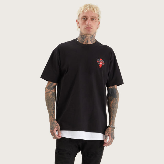 Model wears Unforward Box Fit Layer Tee Jet Black T-Shirts in Black - Image 1