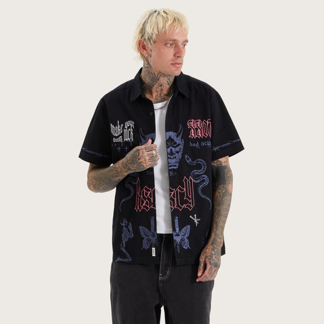 Model wears Menith Mechanic Shirt Jet Black Short Sleeve Shirts in Black - Image 1