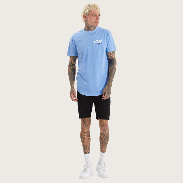 Model wears Luxor Dual Curved Tee Pigment Corn Flower T-Shirts in Blue - Image 4