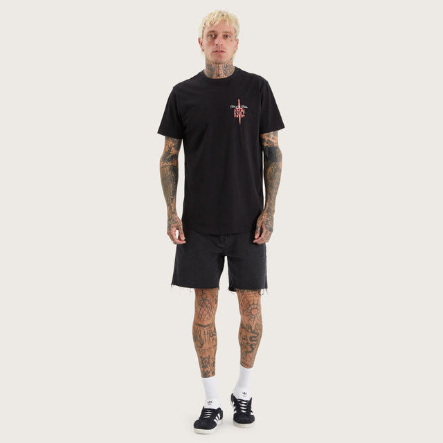 Model wears Untie Dual Curved Tee Jet Black T-Shirts in Black - Image 4