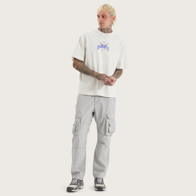 Model wears Morris Street Tee Nimbus Cloud T-Shirts in Grey - Image 4