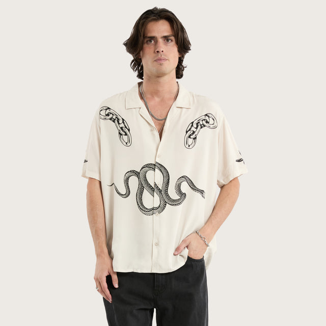 Model wears Flash Relaxed Resort Shirt Moonbeam Short Sleeve Shirts in Beige - Image 1