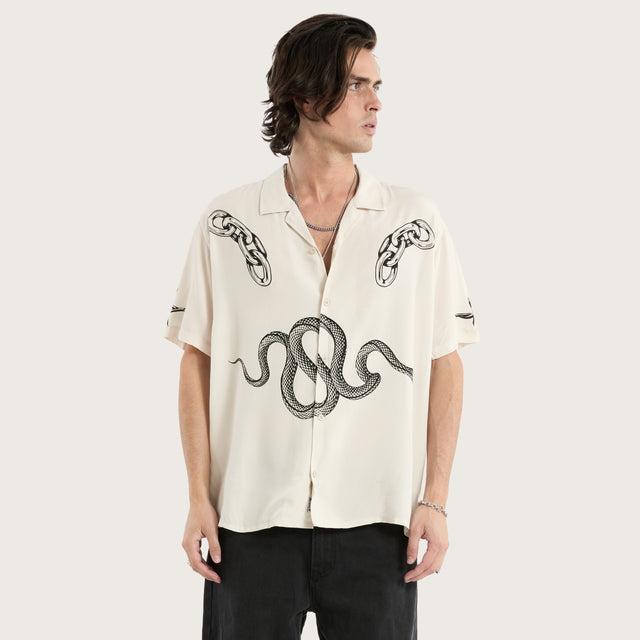 Model wears Flash Relaxed Resort Shirt Moonbeam Short Sleeve Shirts in Beige - Image 5