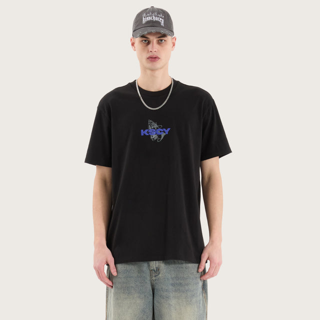 Model wears Fleeting Relaxed Tee Jet Black T-Shirts in Black - Image 1