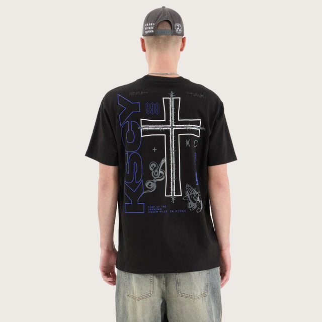 Model wears Fleeting Relaxed Tee Jet Black T-Shirts in Black - Image 2