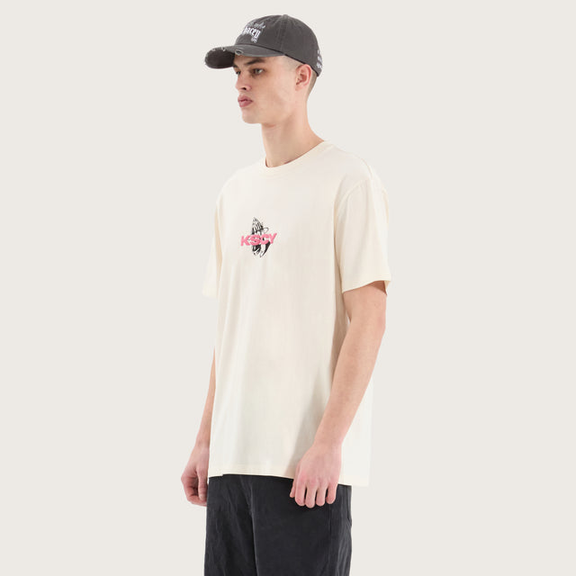 Model wears Fleeting Relaxed Tee Tofu T-Shirts in Beige - Image 4