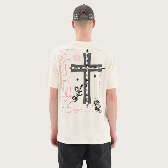 Model wears Fleeting Relaxed Tee Tofu T-Shirts in Beige - Image 1