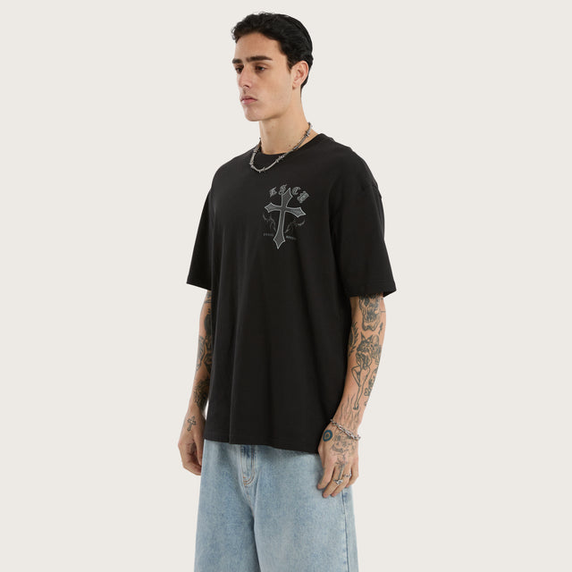 Model wears Lithium Box Fit Tee Jet Black T-Shirts in Black - Image 3