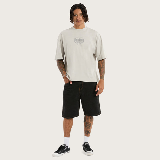 Model wears Rocky Cube Tee Pigment Stone T-Shirts in Grey - Image 3
