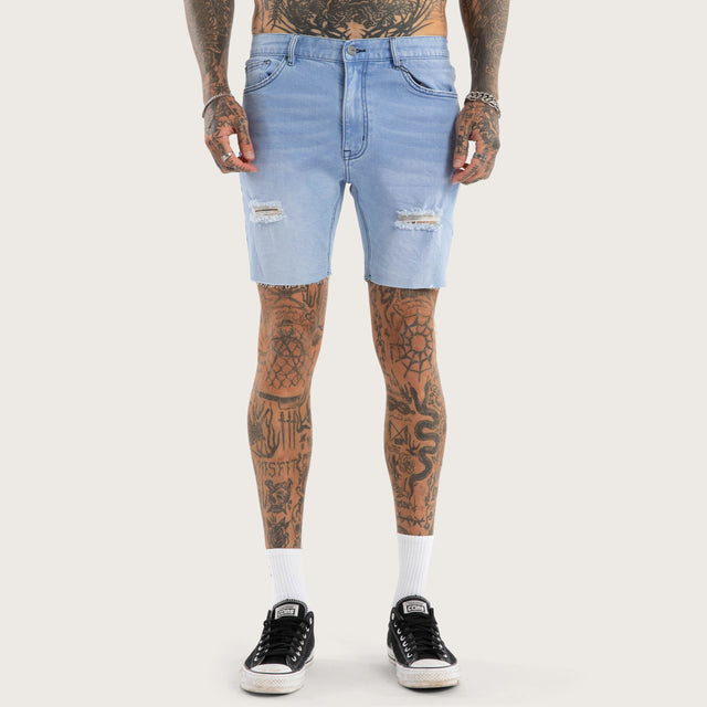 Model wears KS2 Denim Short Destroyed Crystal Blue Shorts in Blue - Image 3