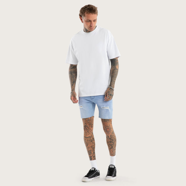 Model wears KS2 Denim Short Destroyed Crystal Blue Shorts in Blue - Image 2