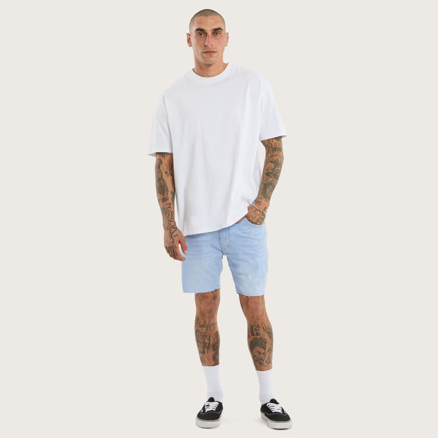 Model wears KS2 Denim Short Paradise Blue Shorts in Blue - Image 2