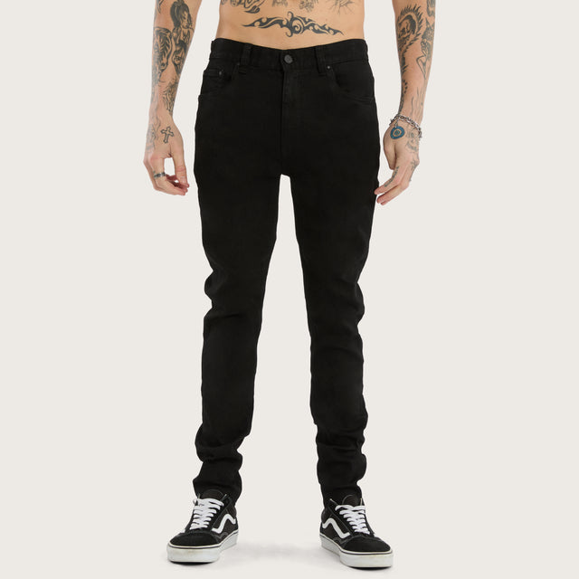 Model wears K1 Super Skinny Fit Jeans Black Pants in Black - Image 3