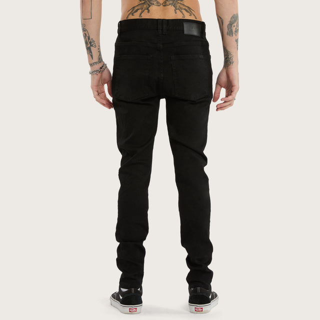 Model wears K1 Super Skinny Fit Jeans Black Pants in Black - Image 5