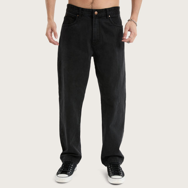 Model wears K5 Relaxed Fit Jean Black Grey Pants in Black - Image 2