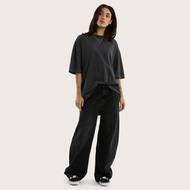 Model wears K8 Balloon Jean Vintage Black Pants in Black - Image 5