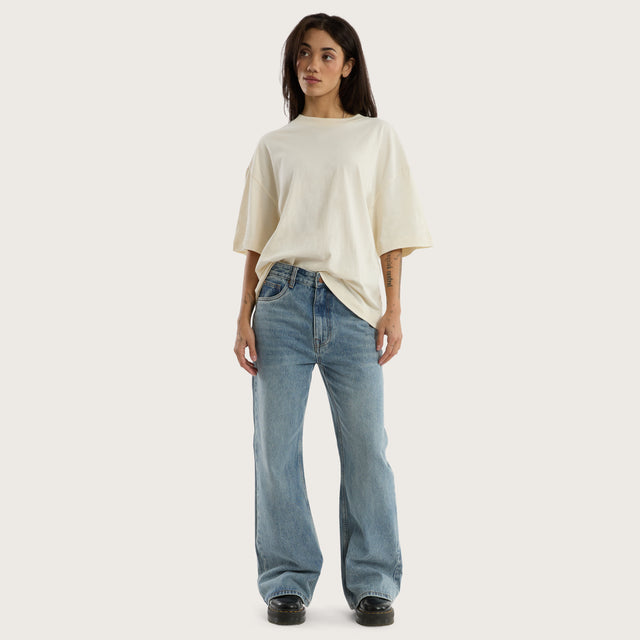 Model wears Wilder Bootcut Jean Baja Blue Pants in Blue - Image 4