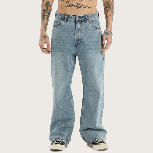 Model wears Wilder Bootcut Jean Baja Blue Pants in Blue - Image 5