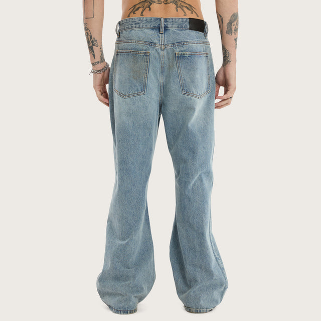 Model wears Wilder Bootcut Jean Baja Blue Pants in Blue - Image 6