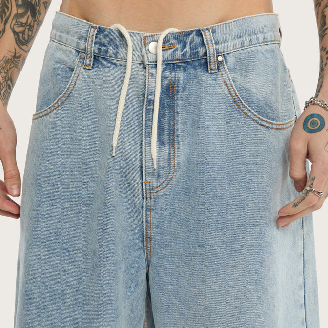 Model wears K7 Super Baggy Jorts Light Blue Shorts in 0 - Image 4