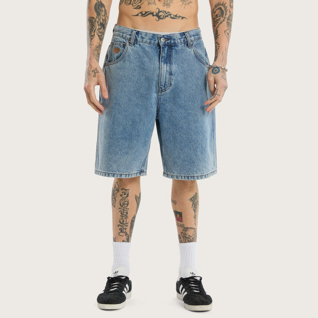 Model wears K6 Denim Jort Trashed Blue Shorts in 0 - Image 3