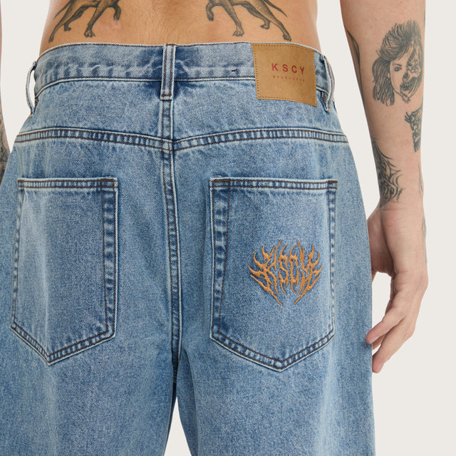 Model wears K6 Denim Jort Trashed Blue Shorts in 0 - Image 4